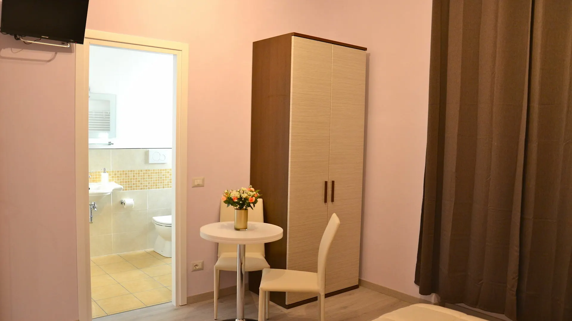 Florence Stadium B&B 3*,